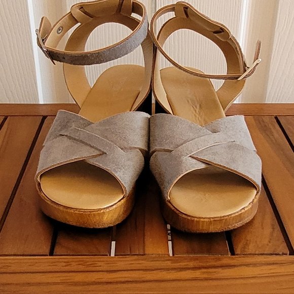 Topshop Grey Suede Wooden Block Heel Sandals - Size 7 - Worn once – Like new - Picture 8 of 11